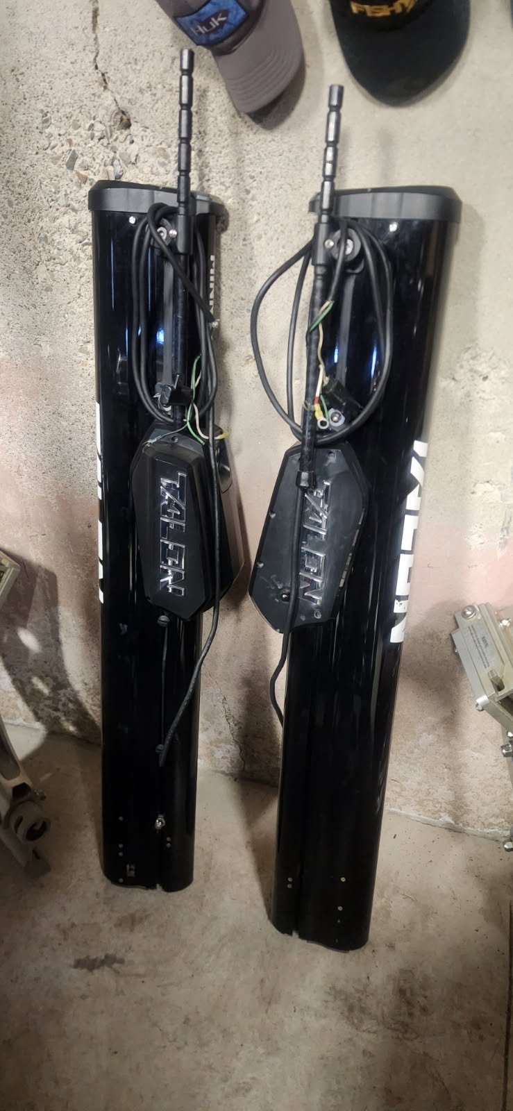 Load image into Gallery viewer, Used Pair of Minn Kota Talons 10' Black LOCAL PICKUP ONLY
