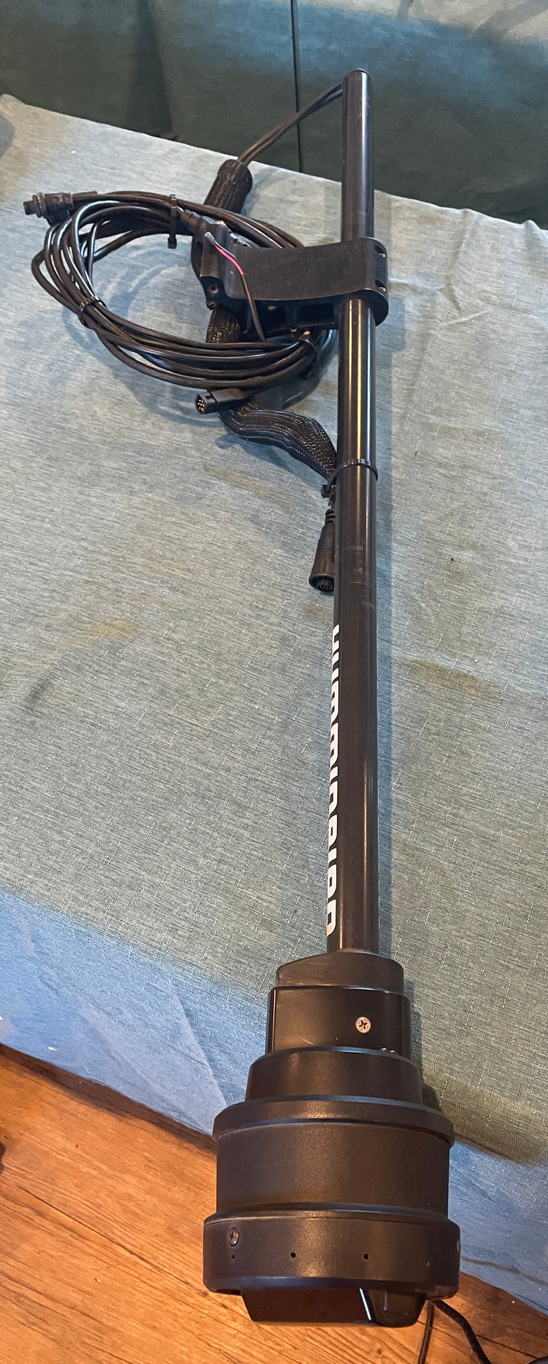 Load image into Gallery viewer, Used Humminbird MEGA 360
