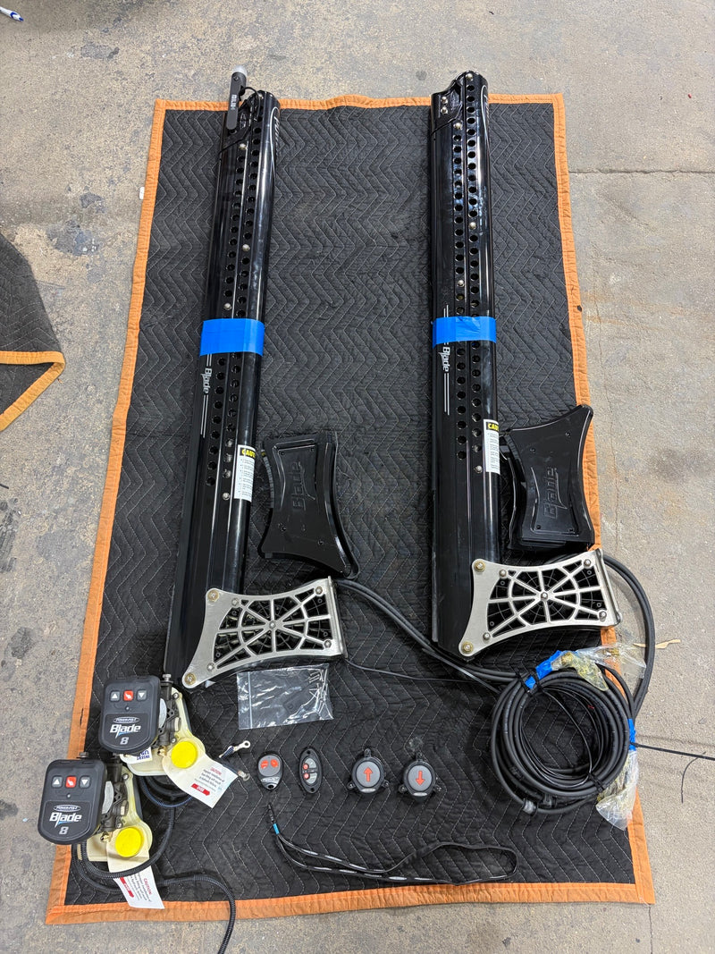 Load image into Gallery viewer, Used Power Pole Blades 8' Black CM2 - LOCAL PICKUP ONLY
