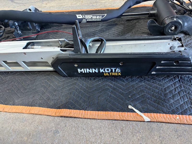 Load image into Gallery viewer, Used Minn Kota Ultrex 80lb 24v 45" MDI Trolling Motor LOCAL PICKUP ONLY
