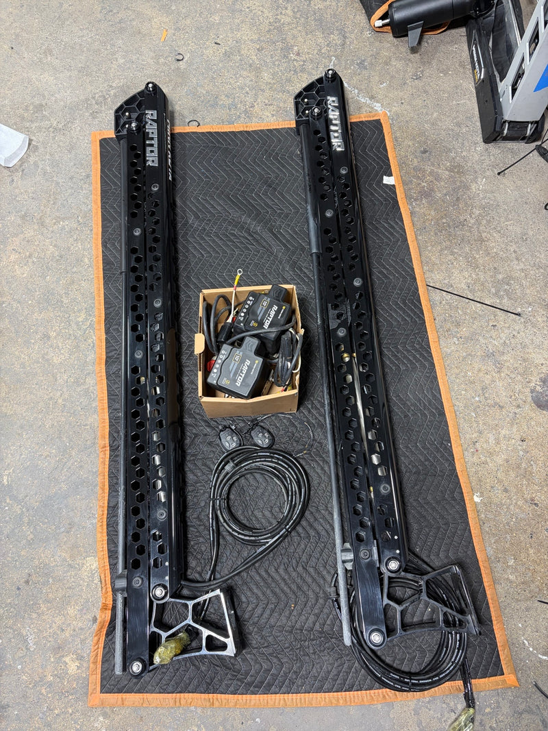 Load image into Gallery viewer, Used Pair of Minn Kota Raptors 10' w/ Active Anchoring LOCAL PICKUP ONLY
