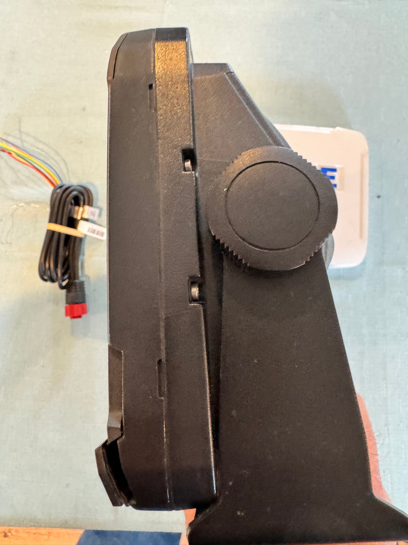 Load image into Gallery viewer, Used Lowrance HDS Carbon 9 - BassFishin Electronics, LLC
