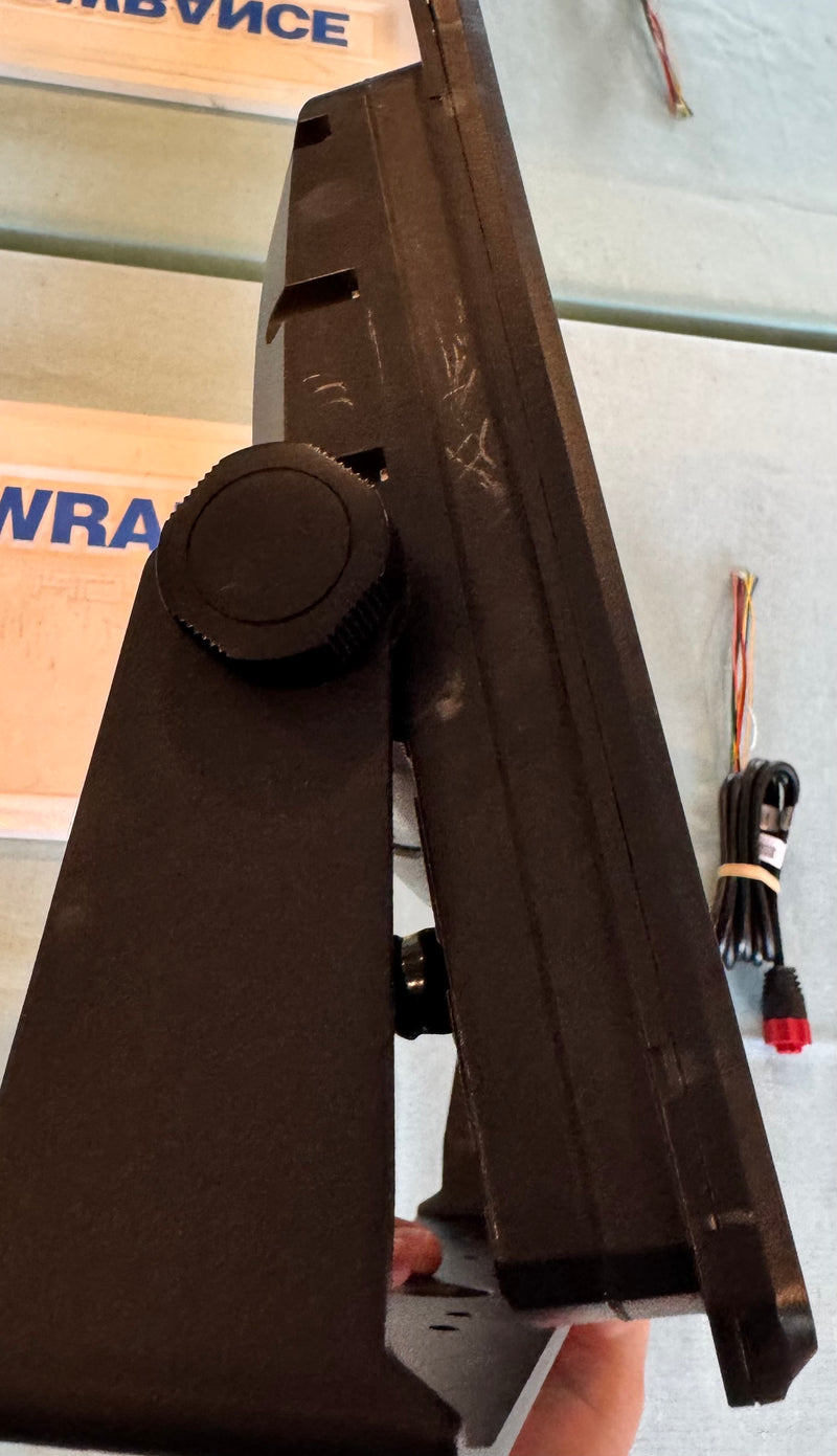 Load image into Gallery viewer, Used Lowrance HDS 16 Live
