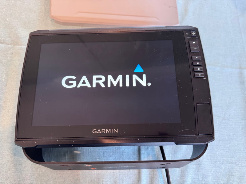 Load image into Gallery viewer, Used Garmin Echomap Ultra 106sv
