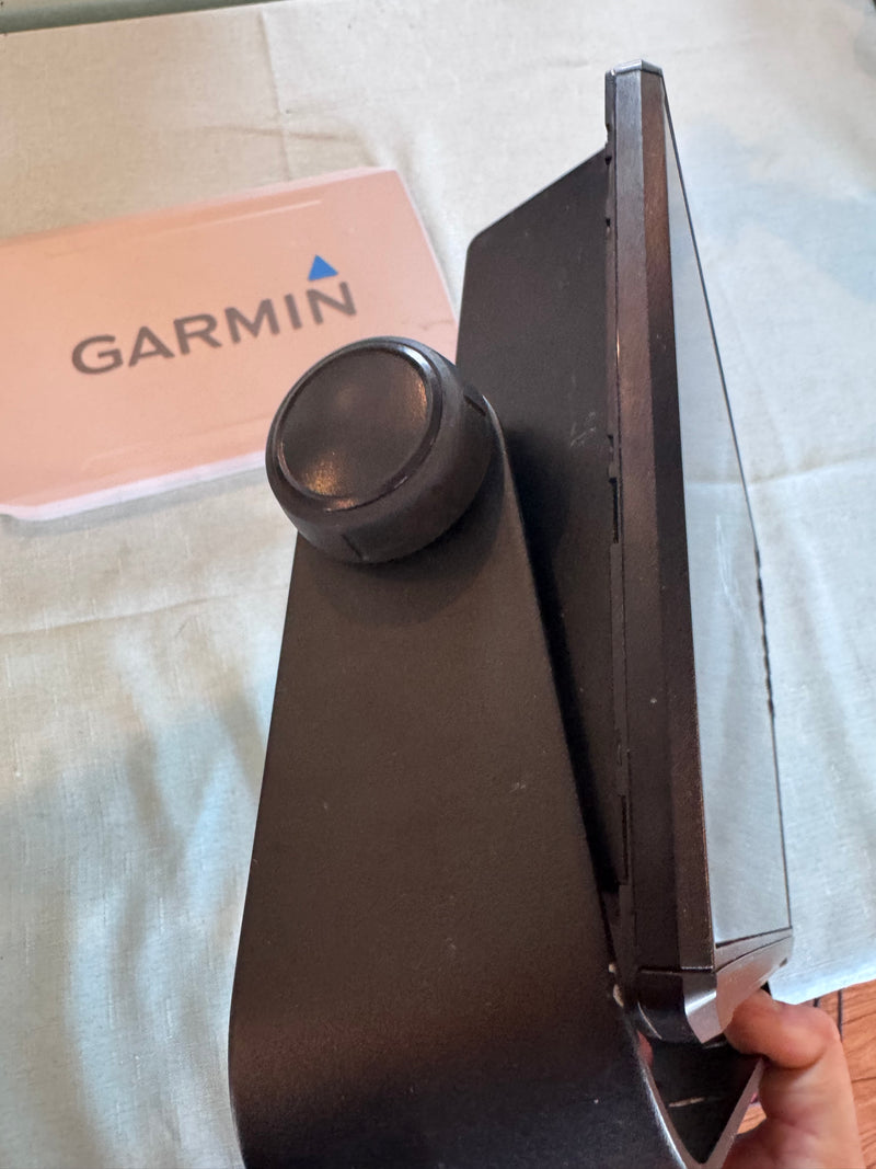 Load image into Gallery viewer, Used Garmin Echomap Ultra 106sv
