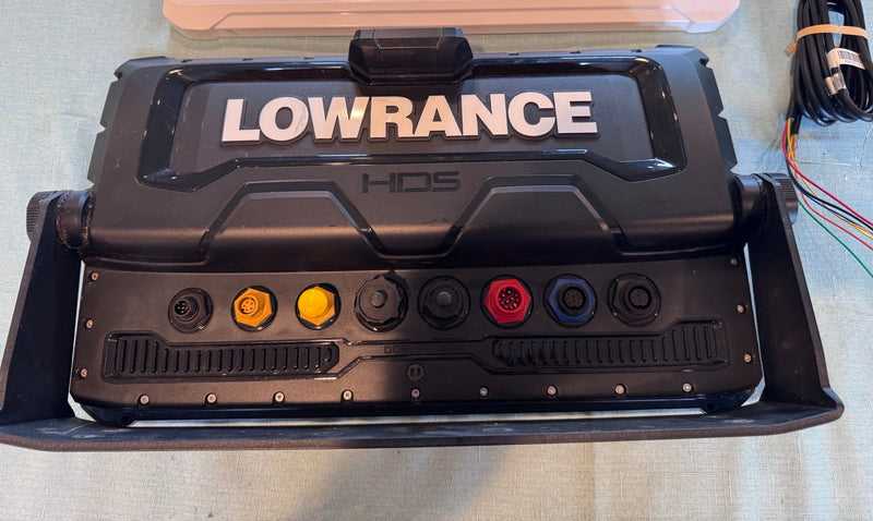 Load image into Gallery viewer, Used Lowrance HDS 16 PRO
