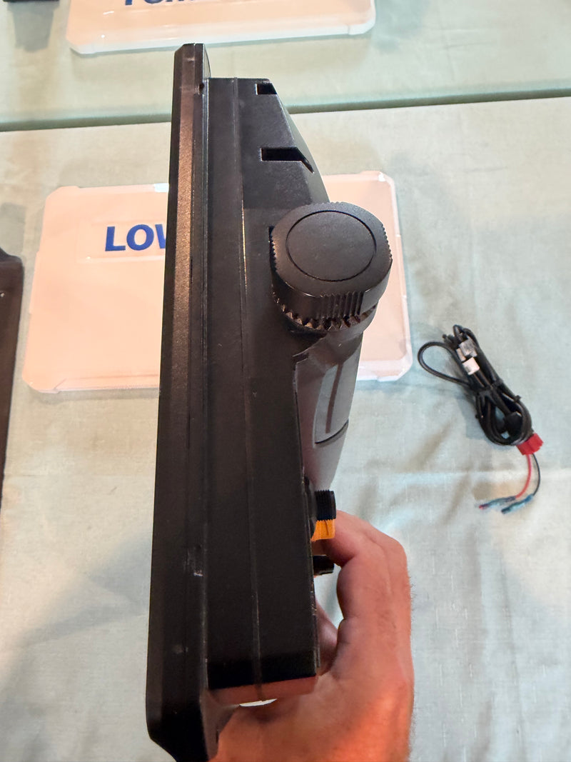 Load image into Gallery viewer, Used Lowrance HDS 16 PRO
