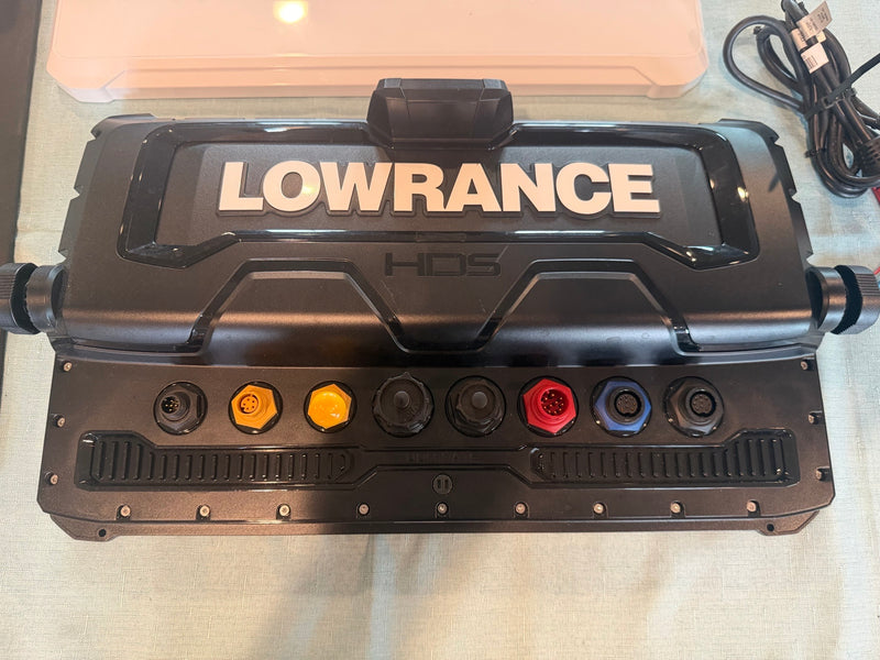 Load image into Gallery viewer, Used Lowrance HDS 16 PRO
