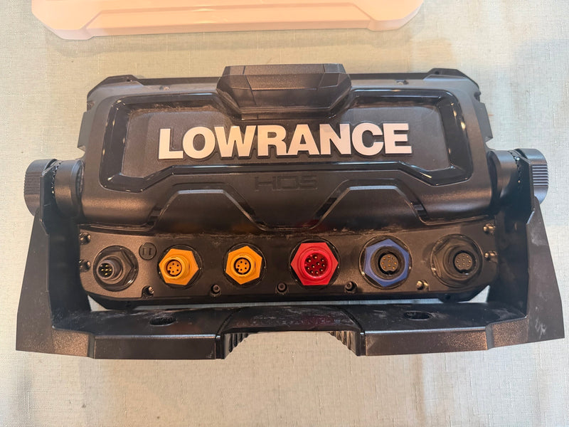 Load image into Gallery viewer, Used Lowrance HDS 9 PRO
