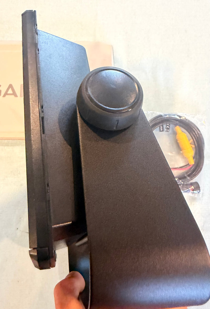 Load image into Gallery viewer, Used Garmin Echomap Ultra 106sv
