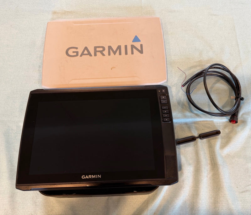 Load image into Gallery viewer, Used Garmin Echomap Ultra 126sv
