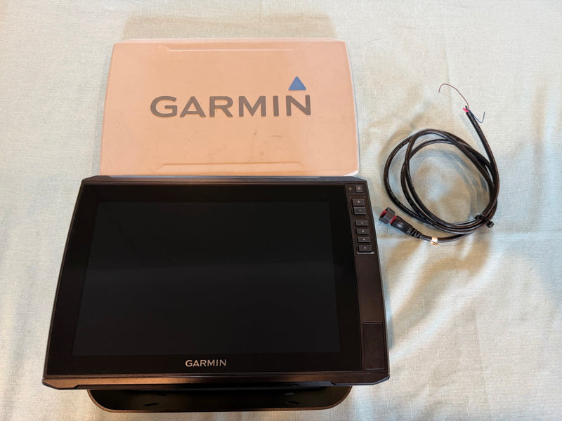 Load image into Gallery viewer, Used Garmin Echomap Ultra 126sv
