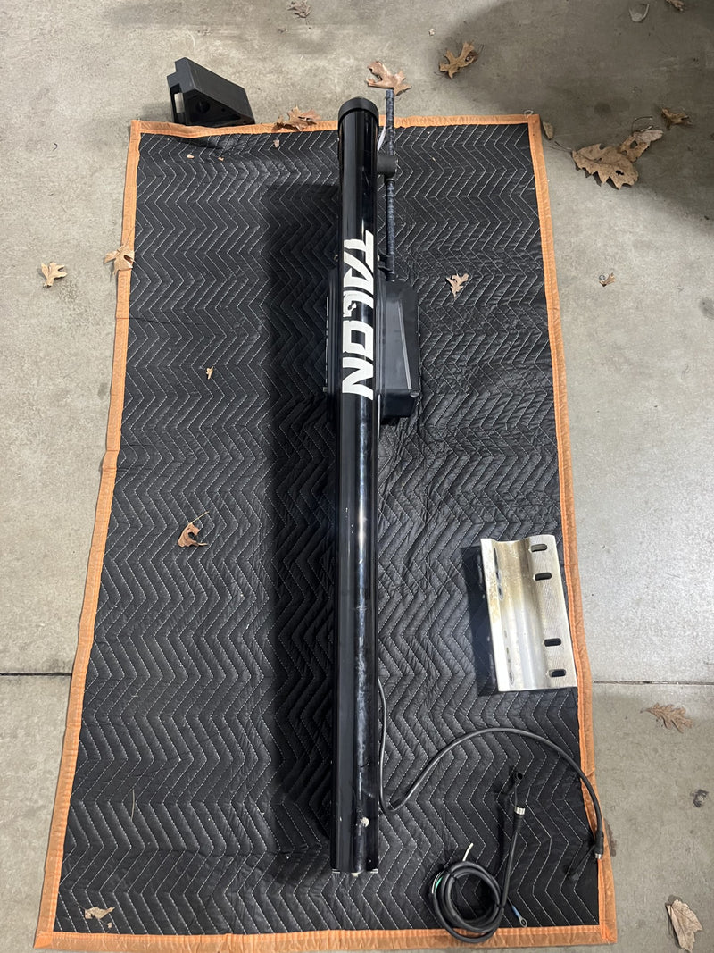 Load image into Gallery viewer, Used Minn Kota Talon 12&#39; Black LOCAL PICKUP ONLY
