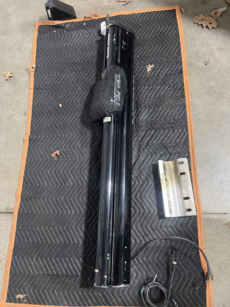 Load image into Gallery viewer, Used Minn Kota Talon 12&#39; Black LOCAL PICKUP ONLY
