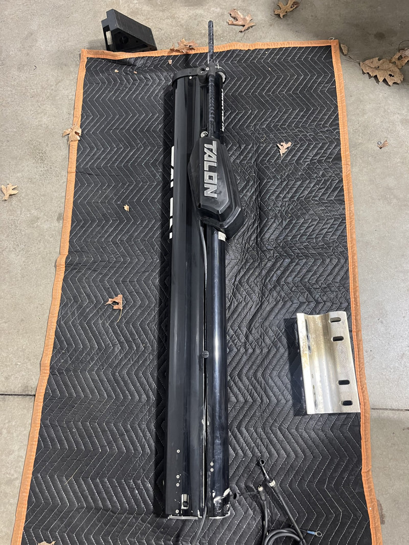 Load image into Gallery viewer, Used Minn Kota Talon 12&#39; Black LOCAL PICKUP ONLY
